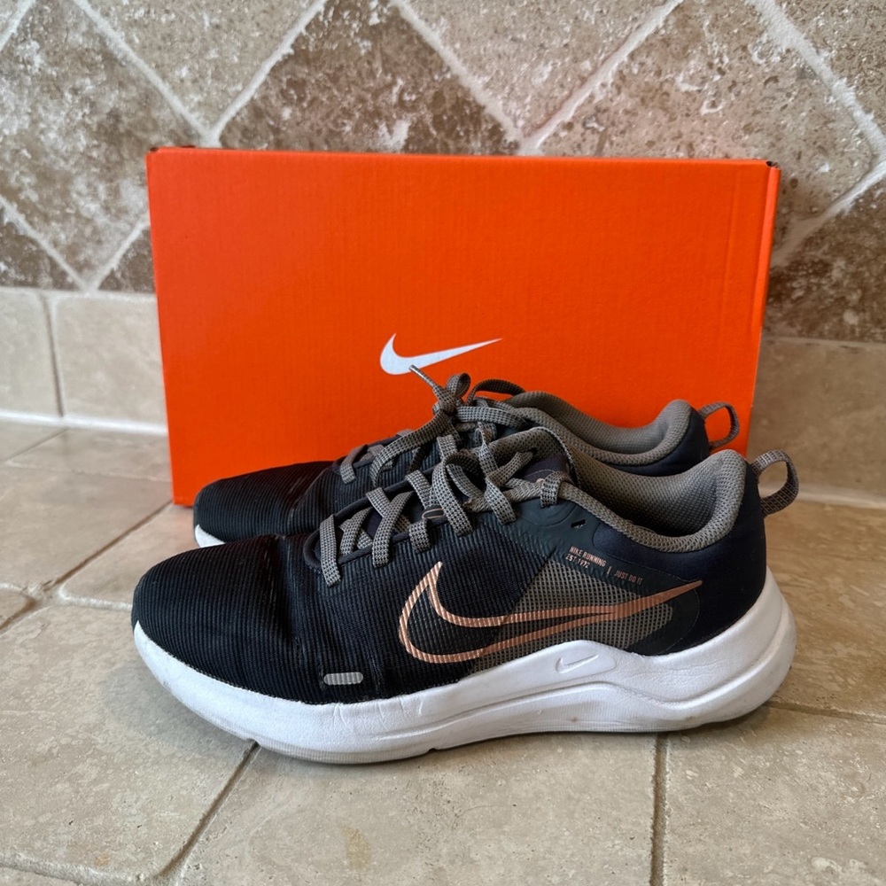 Nike Air Zoom Pegasus 38 Black/Metallic Gold  Women’s Sz 7.5 M
